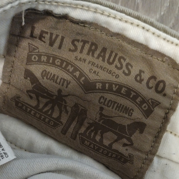 Levi's Men's Khaki Cargo Shorts - Picture 3 of 13